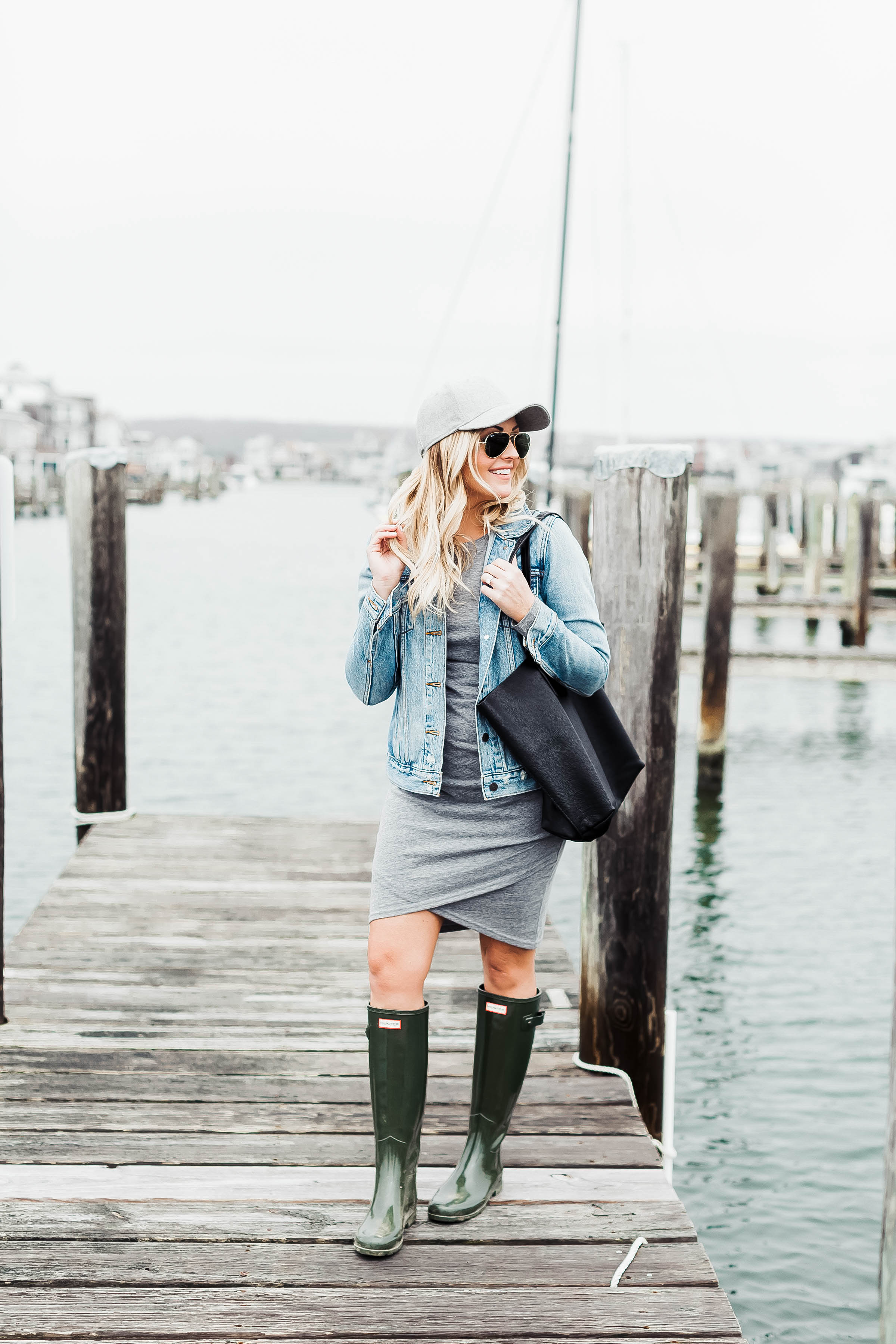 What to Wear With Chelsea Rain Boots: 8 Cute Outfit Ideas for Short Rain  Boots - Easy Fashion for Moms