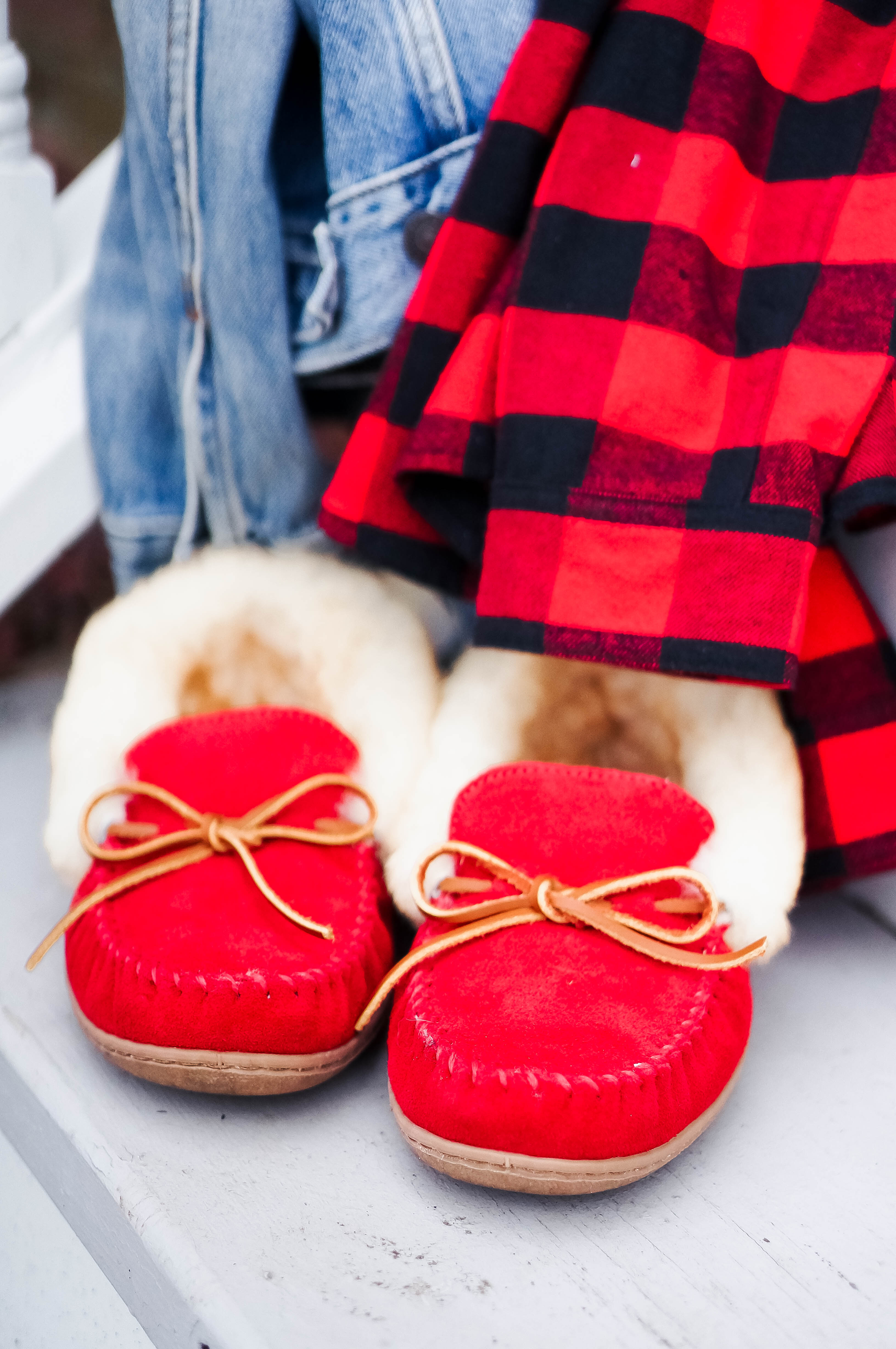 How To Style Minnetonka Moccasins