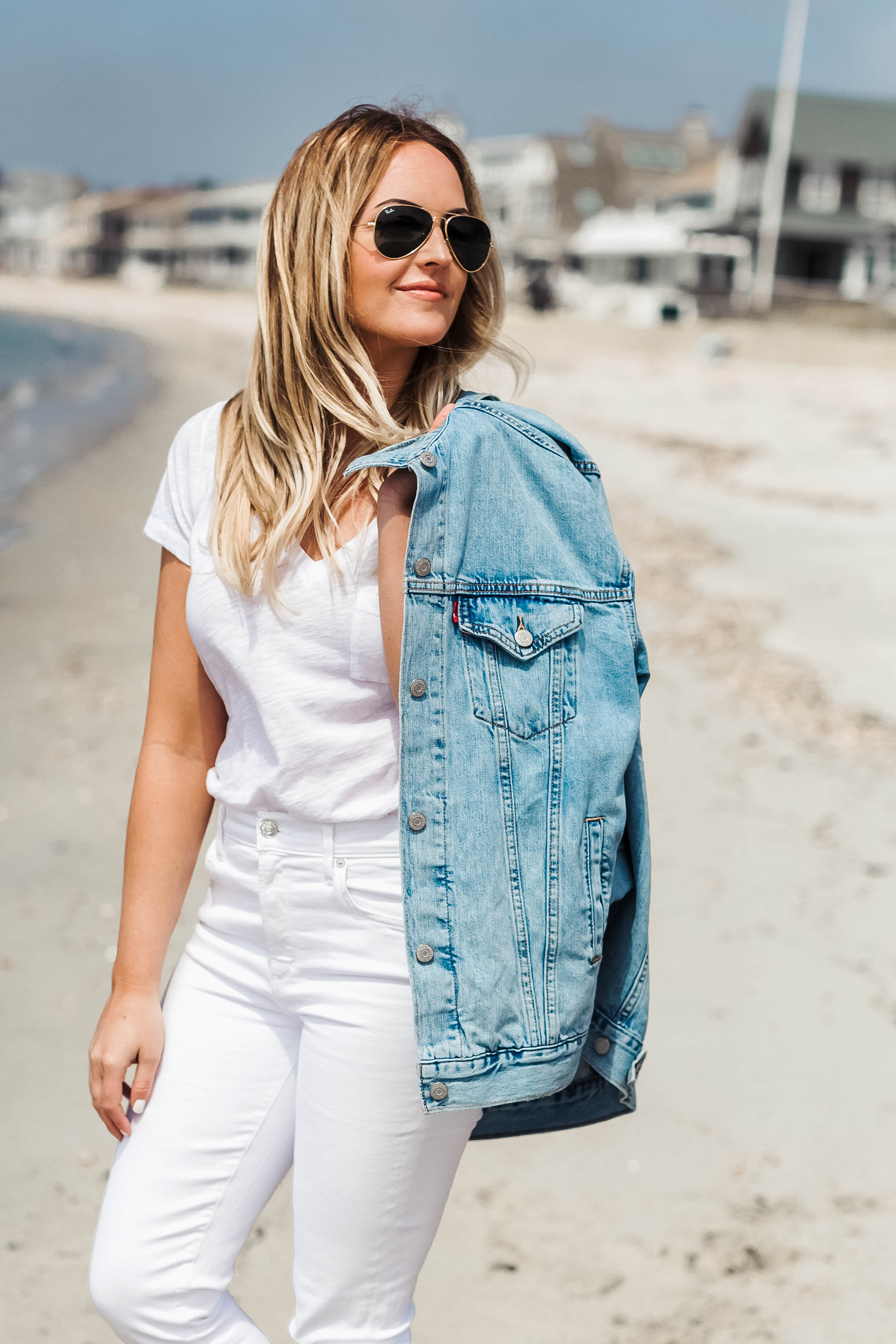 Tips For Buying the Perfect White Jeans 