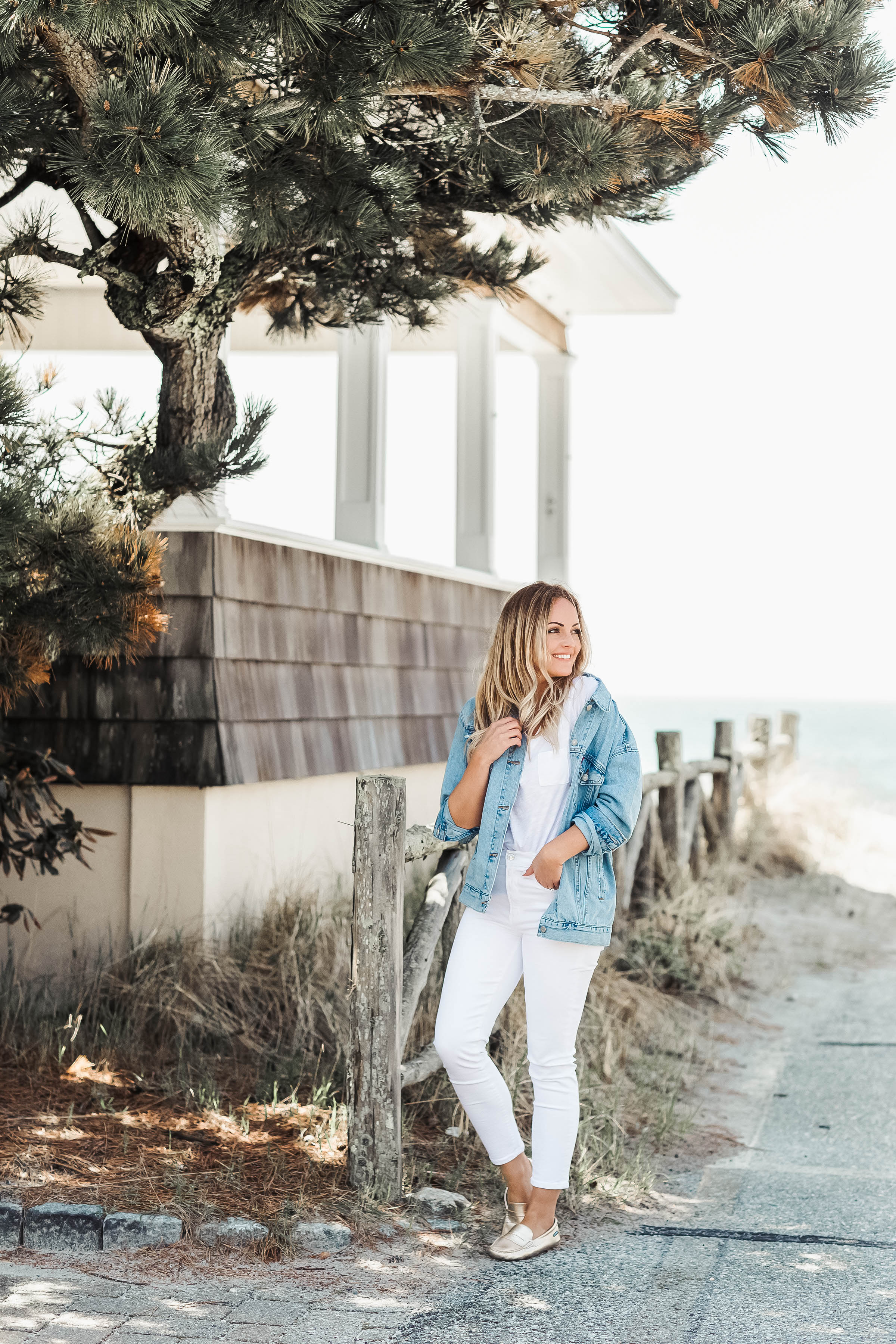 How To Style White Jeans For Summer