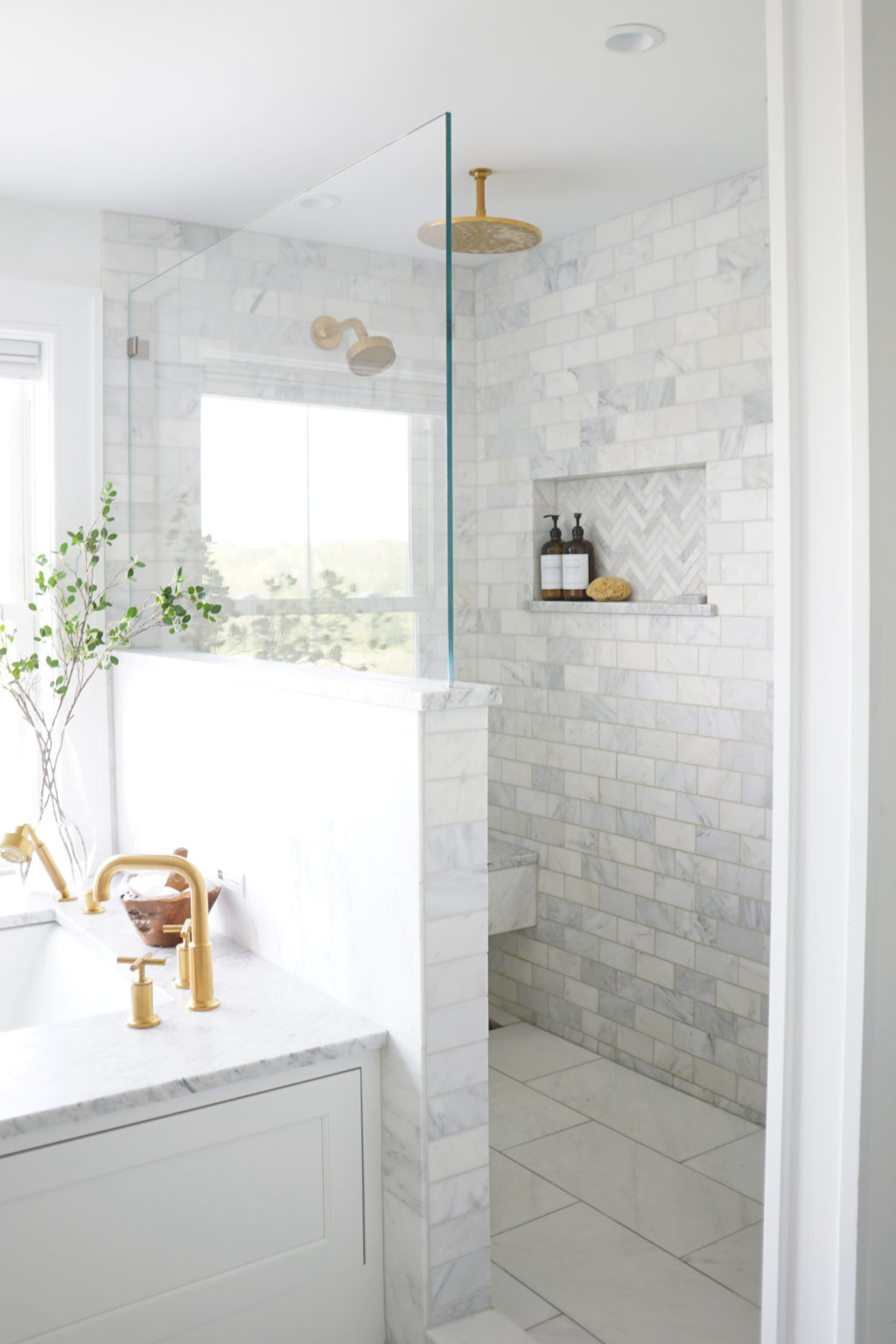 HOME TOUR: PRIMARY BATHROOM REVEAL - Red White & Denim