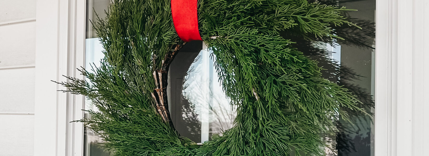 HOW TO HANG OUTDOOR WINDOW WREATHS